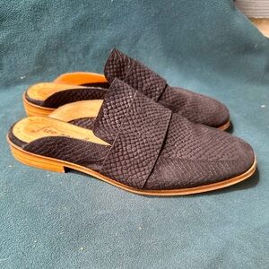 EUC black free people mules/slides size 6.5/7
